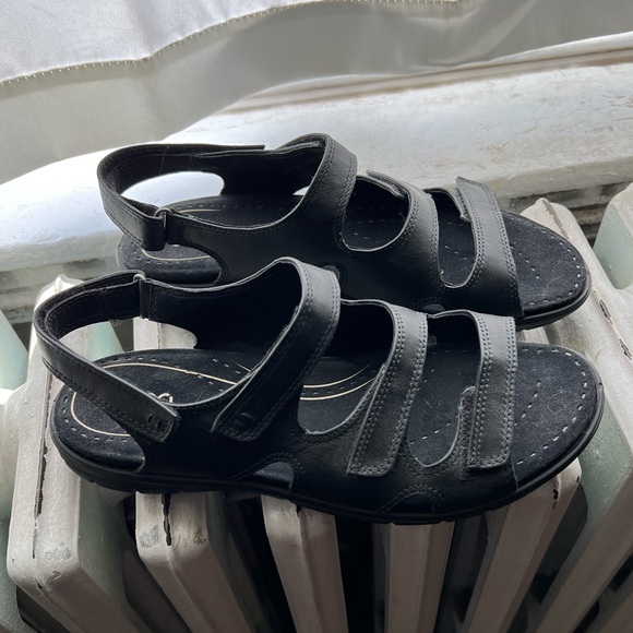 NWOB ECCO Women's Babett 3 Strap Dress Sandal - Picture 4 of 4